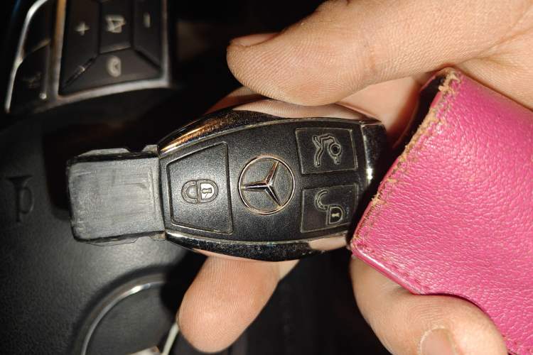 Used Mercedes-Benz C-Class 2010 C 200K Standard Model Vehicle Key