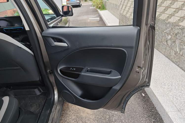 Used ORA White Cat 2022 Upgraded Model 305km Range Luxury Version Lithium-Ion Battery