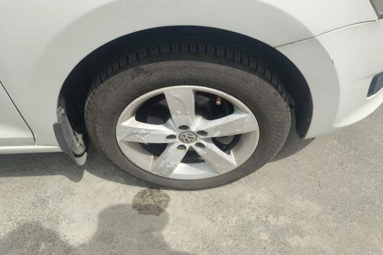 Used Volkswagen Santana 2015 1.6L Automatic Comfort Edition Right Front Wheel Hub