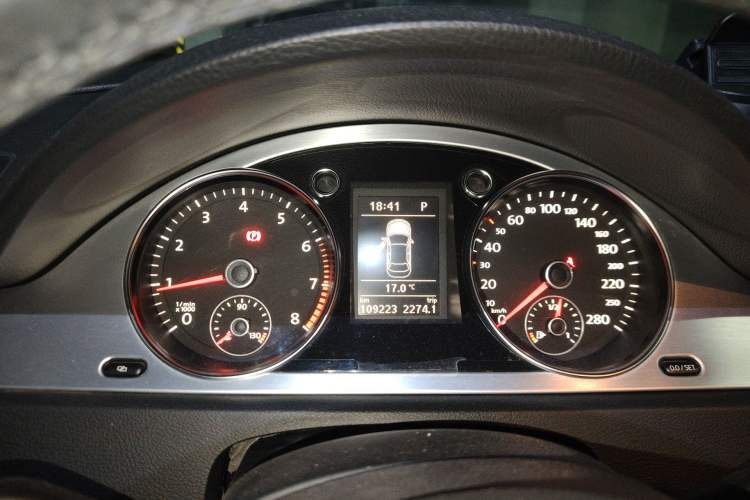 Used Volkswagen FAW-Volkswagen CC 2011 1.8TSI Luxury Model Instrument Cluster