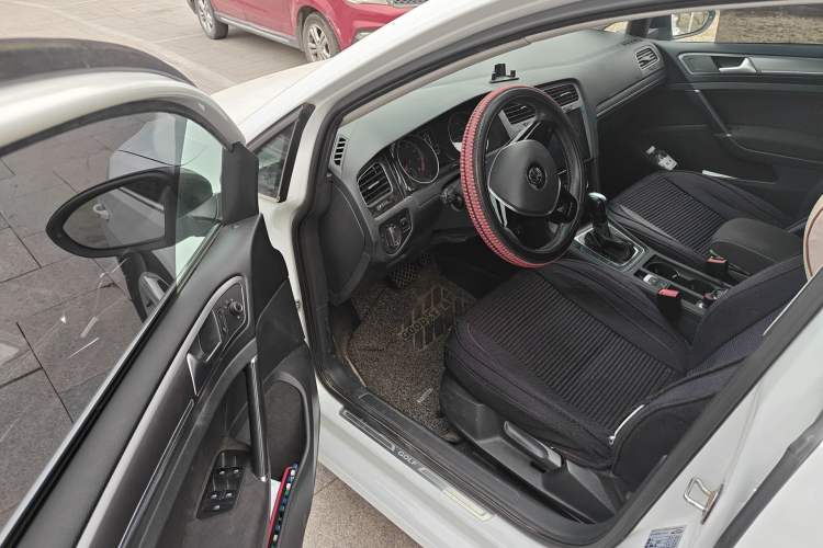 Used Volkswagen Golf 2017 230TSI Automatic Comfort Edition – Celebrating Milestone of One Million Units
