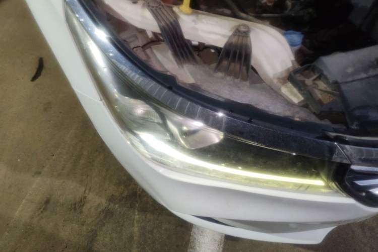 Used GAC Trumpchi GA4 2018 150N Automatic Luxury Edition Right Front Headlight