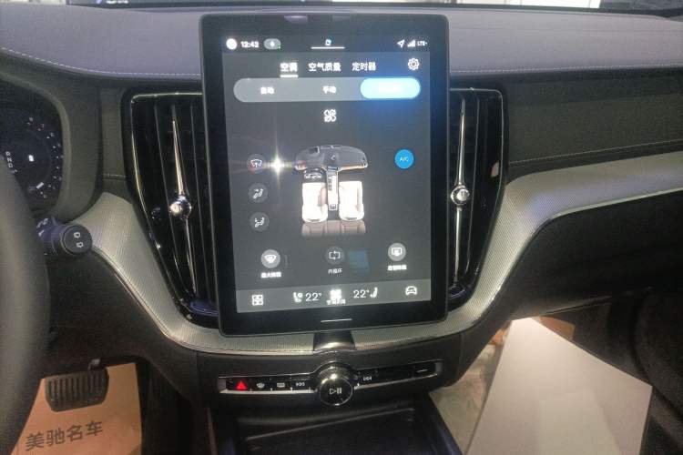 Used Volvo XC60 2026 B5 4x4 Smart Range Extreme Night Black Edition Audio And AC Panel