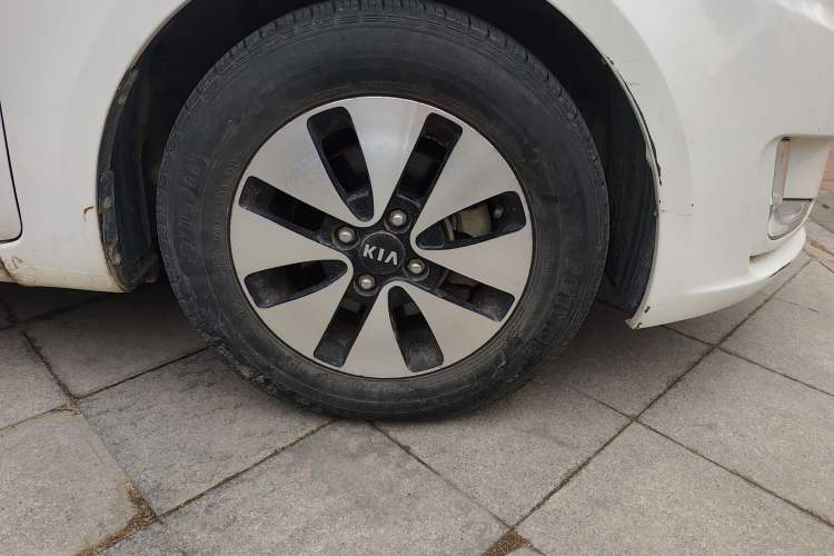 Used Kia K2 2012 Sedan 1.4L MT TOP Commemorative Edition Right Front Wheel Hub