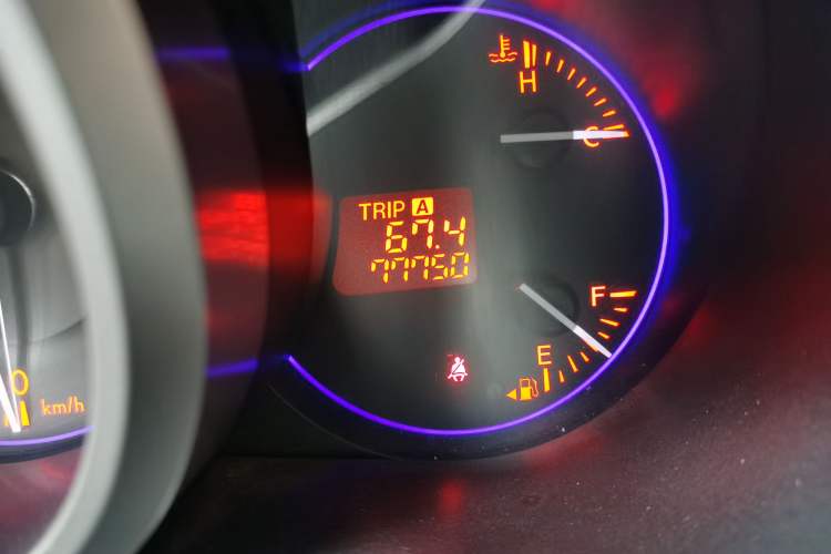 Used Mazda CX-7 2014 2.5L 2WD Premium Edition Odometer Close Up