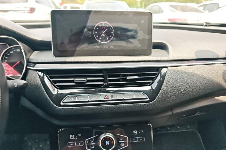 Used Hongqi H5 2018 30TD Dynamic Edition Audio And AC Panel