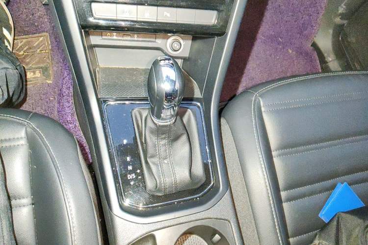 Used Volkswagen Touran 2018 Volkswagen Touran L 280TSI DSG Comfort Edition 7 Seats China V Emission Standard Gear Lever