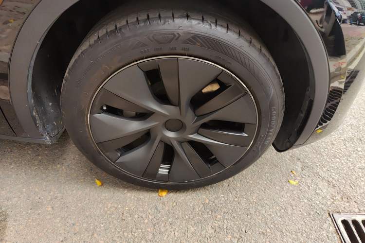 Used Tesla Model Y 2023 Rear-Wheel-Drive Version
