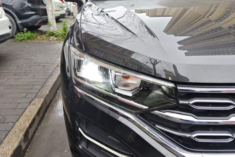 Used Volkswagen Tayron 2022 330TSI Two-Wheel Drive Luxury Smart Connectivity Version Right Front Headlight