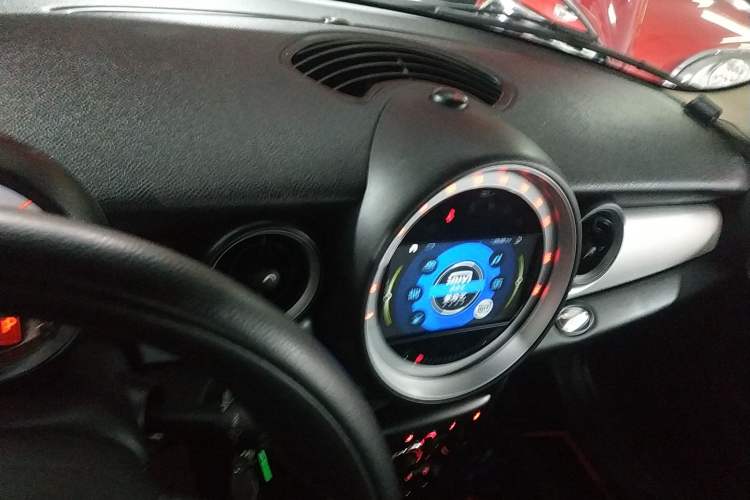 Used MINI MINI 2011 1.6L COOPER Fun