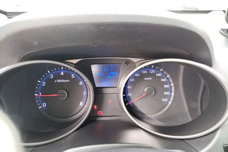 Used Hyundai ix35 2013 2.0L Automatic Two-Wheel Drive Smart GLS China IV Standard