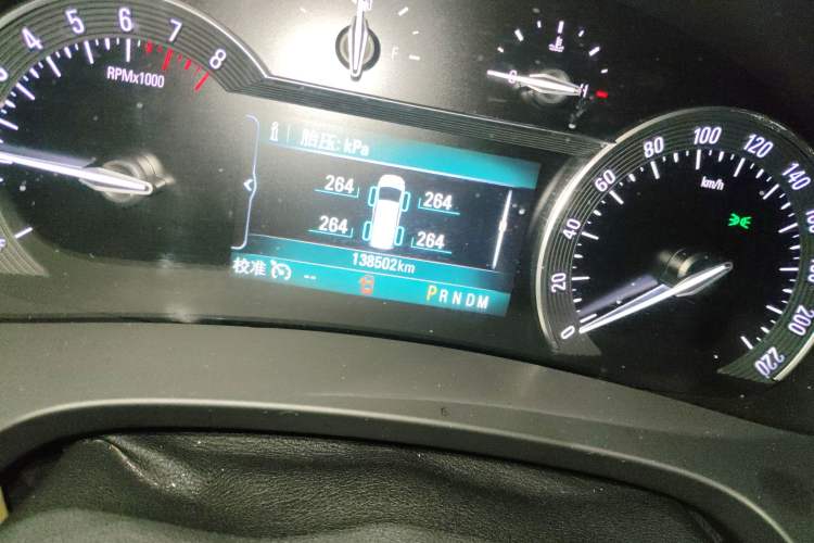 Used Buick GL8 2017 ES 28T Luxury Model China V Standard Odometer Close Up