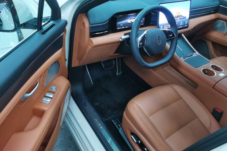 Used Hima AITO M5 2025 Extended-Range Ultra All-Wheel-Drive Version Driver Seat