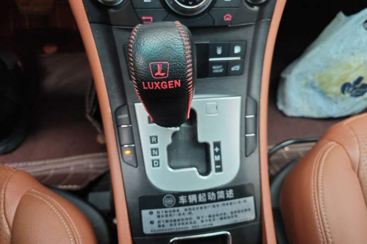 Used Luxgen Great 7 SUV 2013 Limited-Edition Sharp Model 2.2T Two-Wheel-Drive Smart Version Gear Lever