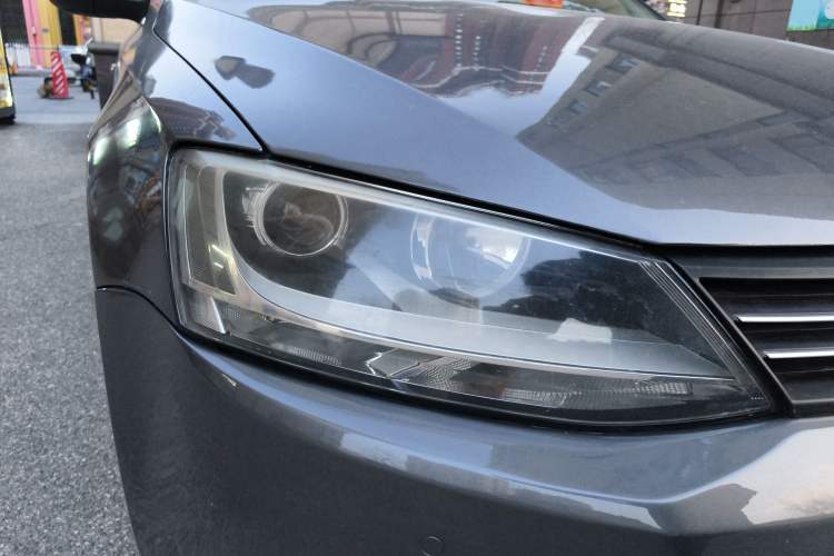 Used Volkswagen Sagitar 2012 1.4TSI Automatic Luxury Edition Right Front Headlight