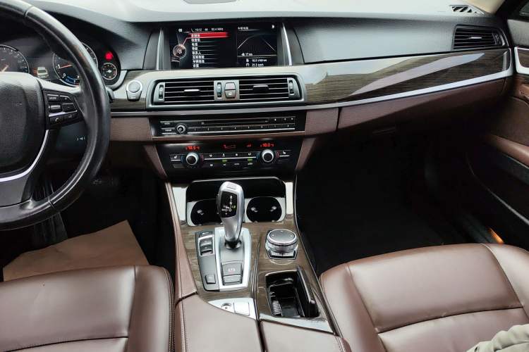 Used BMW 5 Series 2017 525Li Luxury Design Package Audio And AC Panel