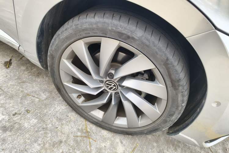 Used Volkswagen FAW-Volkswagen CC 2023 380TSI Striking Edition Right Front Wheel Hub