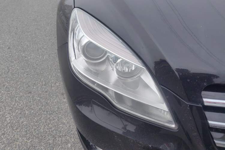 Used Mercedes-Benz R-Class 2017 R 320 4MATIC Luxury Collection Edition Right Front Headlight