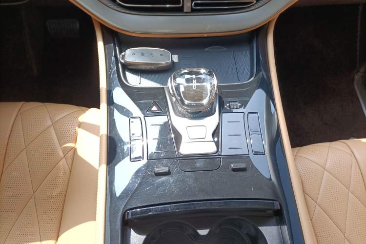 Used Denza D9 2024 DM-i 980 Four-Wheel Drive Prestige Model Gear Lever