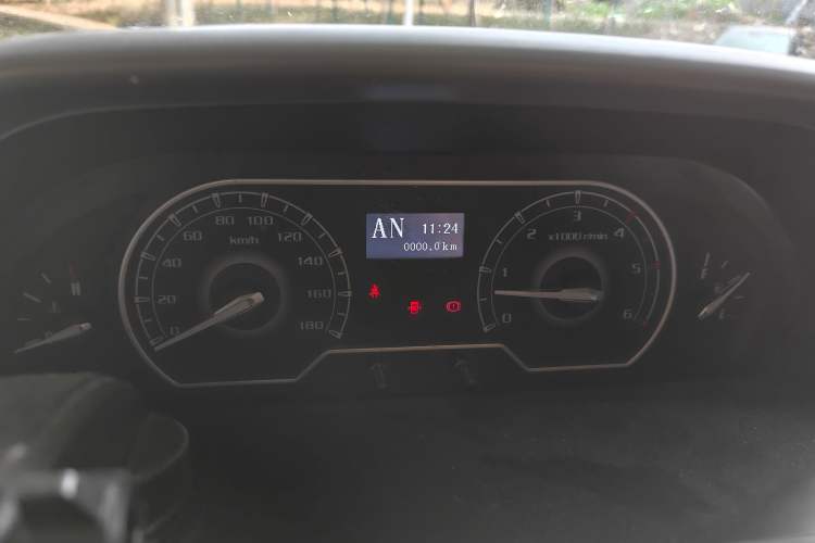 Used SAIC MAXUS Xintu V80 2021 2.0T AMT Classic Aoyuntong Short Wheelbase Mid-Roof 5/6-Seater
