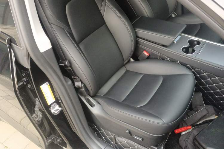 Used Tesla Model Y 2023 Long-Range All-Wheel-Drive Version