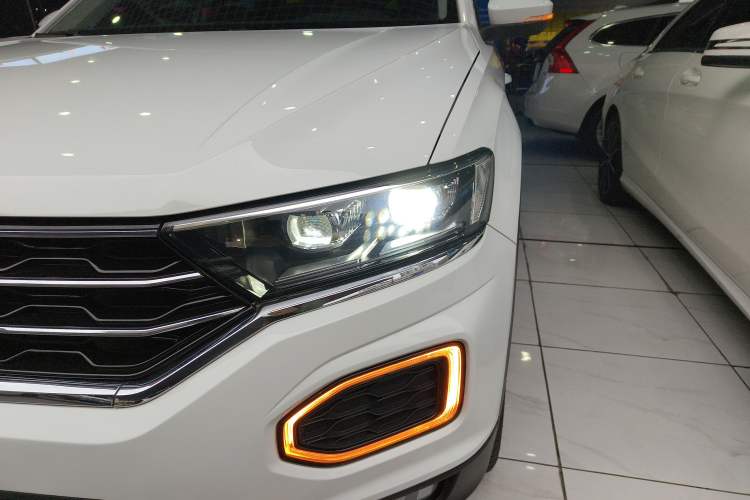 Used Volkswagen T-ROC 2018 280TSI DSG Four-Wheel Drive Comfort Version China V Standard
