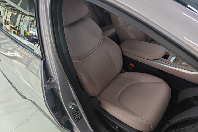 Used XPeng MONA M03 2025 600 with Ultra-Long Range Max Right Front Seat