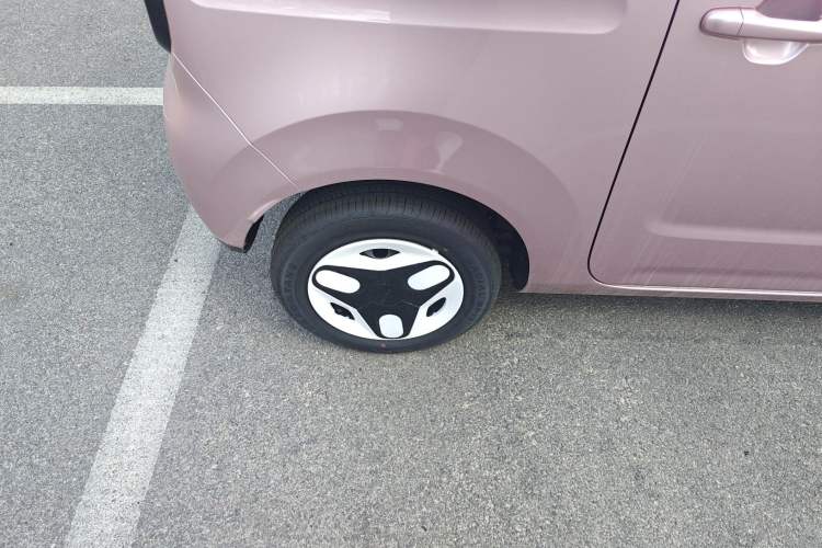Used Geely Galaxy Panda 2025 210 km – Yuanqi Bear Right Rear Wheel Hub