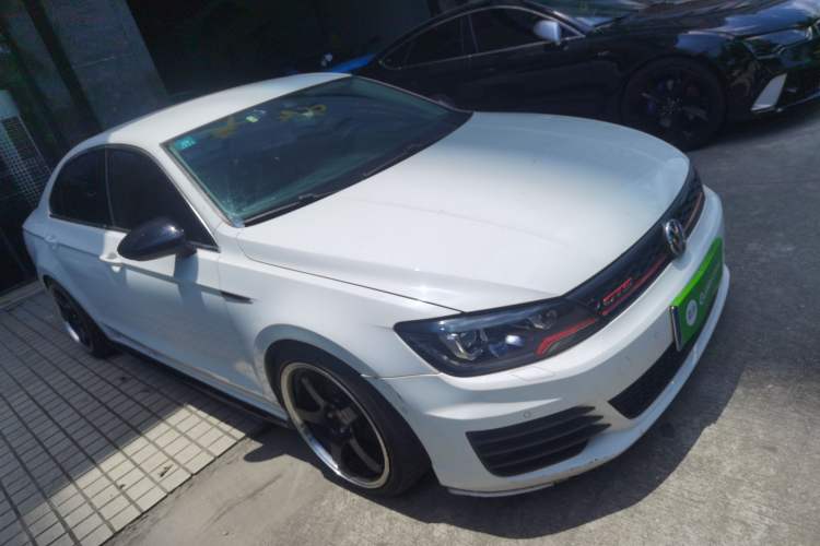 Used Volkswagen Lamando 2015 230TSI DSG Fashion Edition
