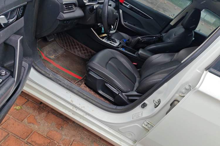 Used Dongfeng Aeolus Yixuan 2020 230T Automatic Dazzle Track Edition