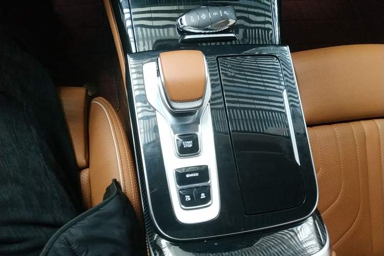 Used Hongqi H9 2024 2.0T Qixiang Luxury Business Edition Gear Lever