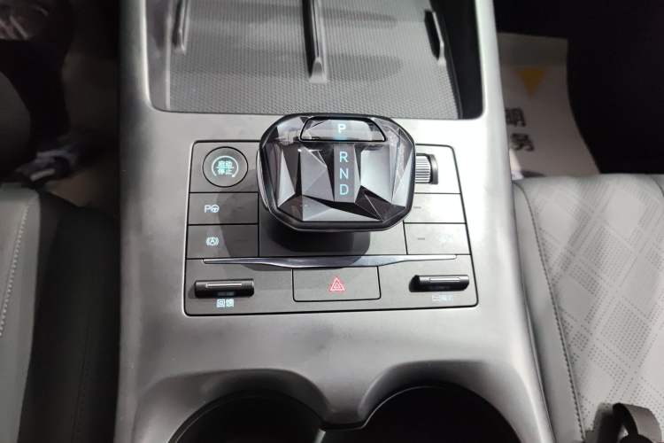 Used BYD Qin PLUS 2025 EV Smart Drive Edition 510KM Leading Model Gear Lever