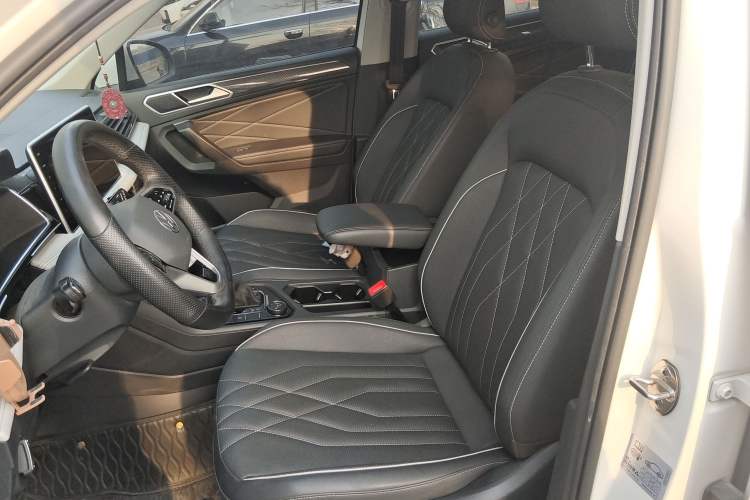 Used Volkswagen Tiguan L 2022 380TSI Automatic All-Wheel Drive R-Line Enhanced Comfort 7-Seater Left Front Seat