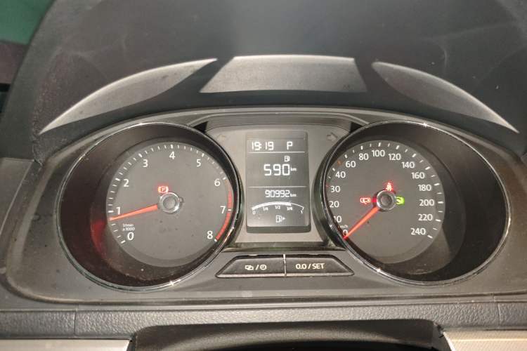 Used Volkswagen Lavida 2015 1.6L Automatic Comfort Edition Instrument Cluster