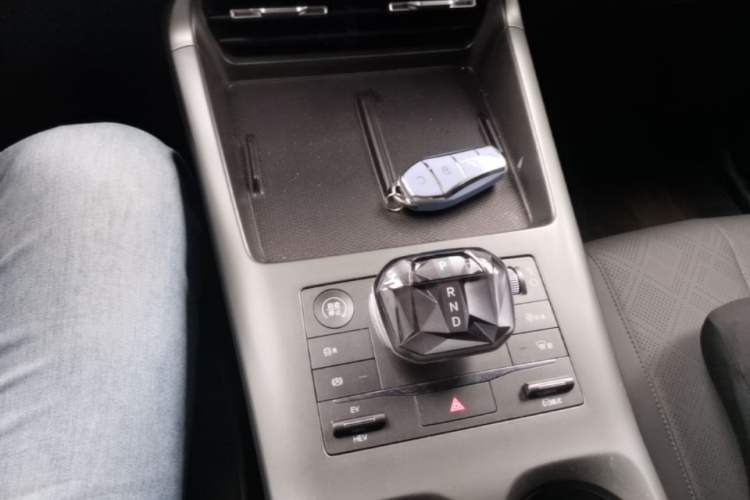 Used BYD Qin PLUS 2025 DM-i Smart Drive 55KM Leading Model Gear Lever