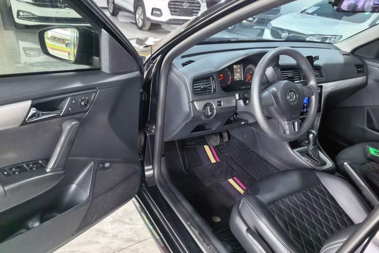 Used Volkswagen Lavida 2013 Revised Classic 1.6L Automatic Fashion Edition Driver Seat