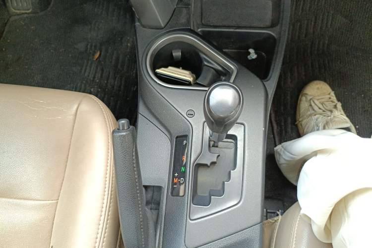 Used Toyota RAV4 2016 2.0L CVT Two-Wheel Drive Fashion Edition China V Standard
