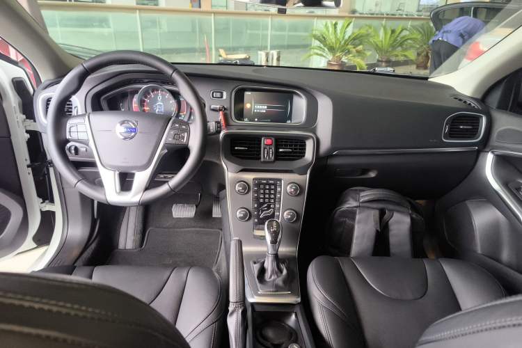 Used Volvo V40 2016 T3 Zhiyi Edition