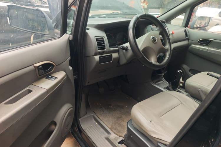 Used Dongfeng Shuaike 2011 1.5L Manual Standard Model 7 Seats China IV Standard
