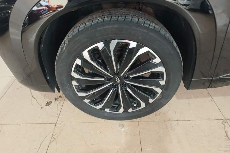 Used Chery Tiggo 9 2023 2.0T Automatic Two-Wheel Drive Luxury Edition 5 Seats Left Front Wheel Hub