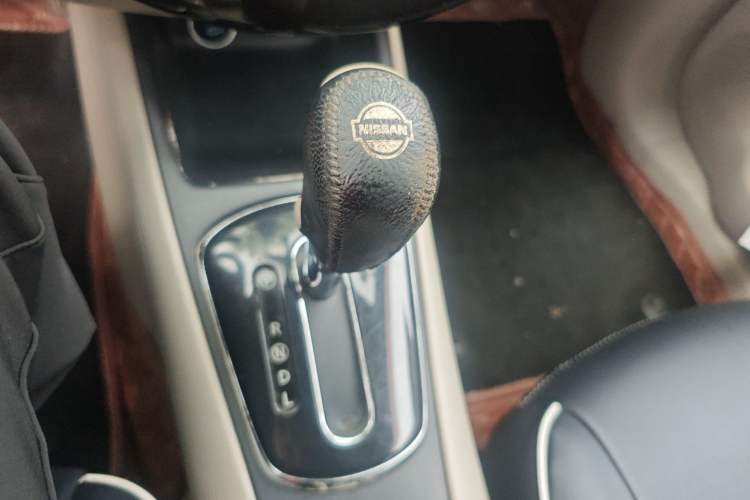 Used Nissan Tiida 2011 1.6L CVT Smart Version Gear Lever