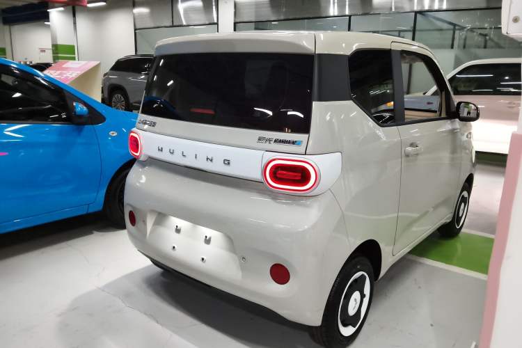 Used Wuling Hongguang MINIEV 2024 3rd Generation 215km Youth Edition Rear Right 45 Deg
