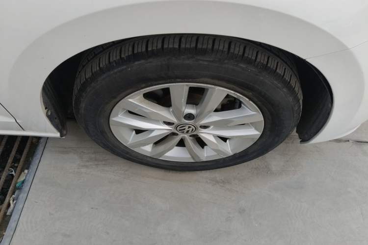 Used Volkswagen Touran 2016 Volkswagen Touran L 280TSI DSG Comfort Edition Right Front Wheel Hub