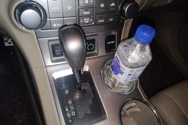 Used Toyota Highlander 2012 2.7L Two-Wheel Drive 7-Seater Luxury Edition
