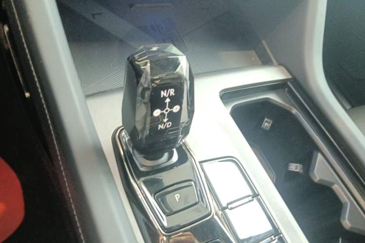 Used Lynk & Co 09 2021 2.0T Halo Six-Seater Gear Lever