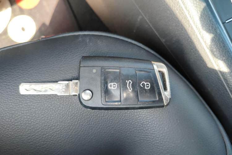 Used Volkswagen Golf 2017 1.6L Automatic Comfort Million-Vehicle Anniversary Edition
