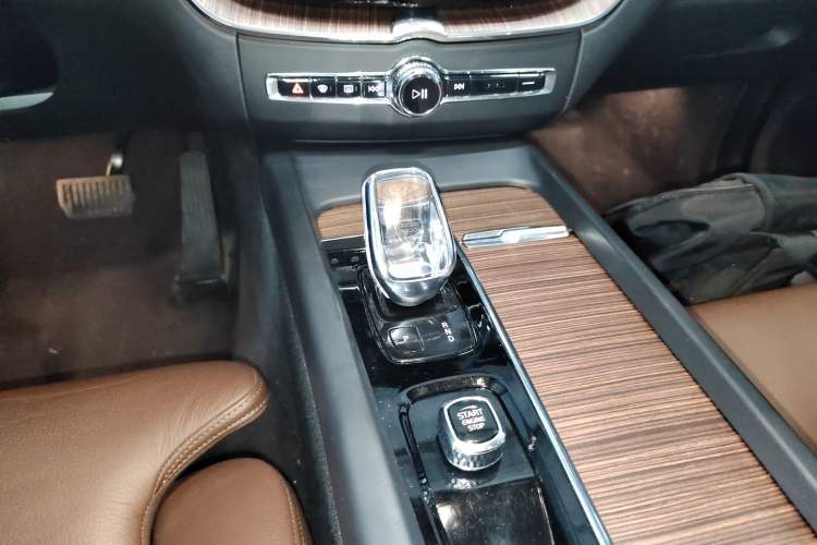 Used Volvo XC60 2022 B5 4x4 Smart Luxury Edition