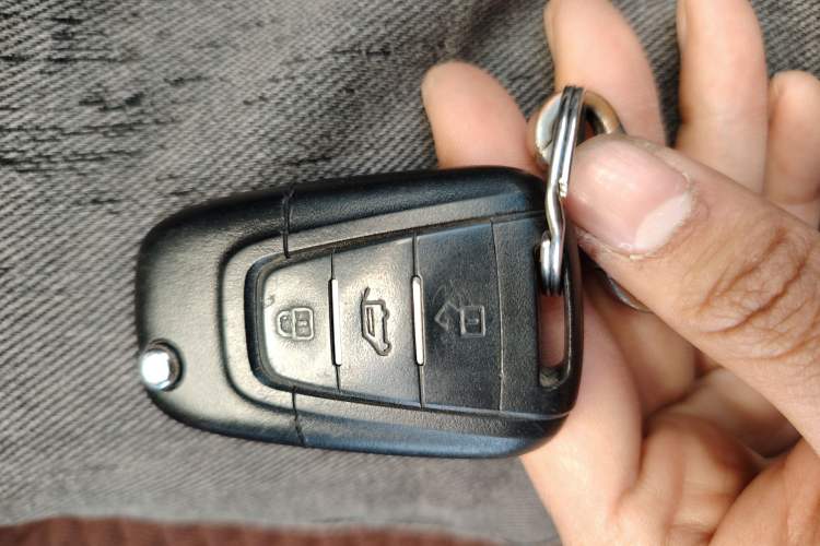 Used SAIC MAXUS Xintu V80 2020 2.5T Manual Classic City Delivery King Long Wheelbase Mid-Height 2/3 Seats