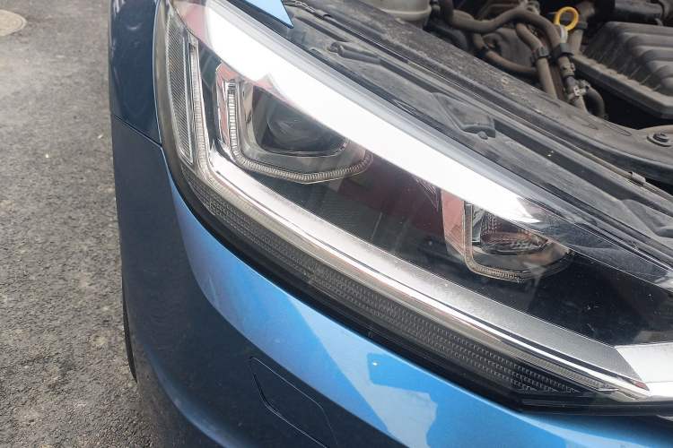 Used Volkswagen Touran 2016 Volkswagen Touran L 280TSI DSG Comfort Edition Right Front Headlight