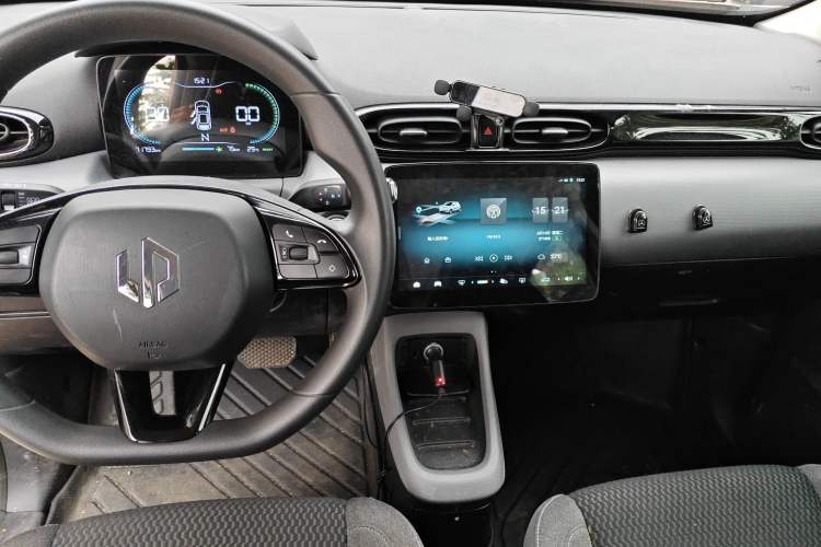 Used Leapmotor T03 2021 400 Lite Edition - Lithium-Ion Battery Audio And AC Panel